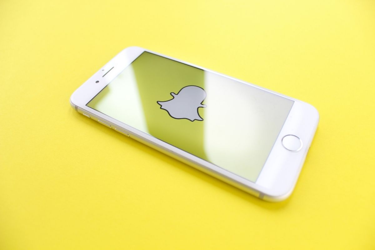Snapchat will now let you create custom geofilters